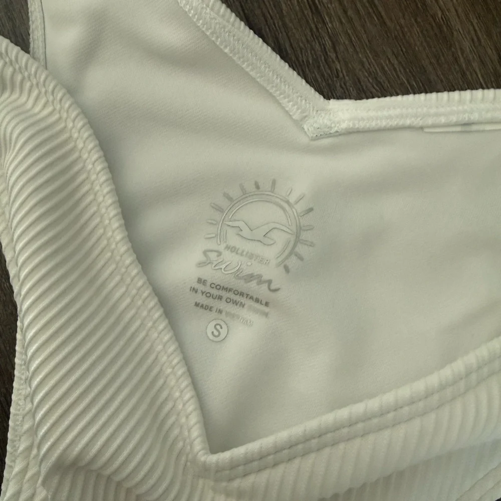 White Ribbed V-Cut Bikini Set - Picture 4 of 9